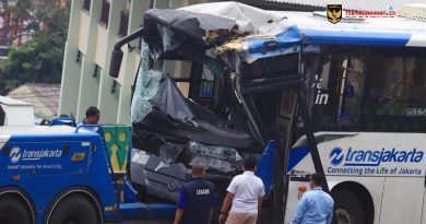 Polisi Periksa Sopir TransJakarta yang Terlibat Adu Banteng di Jalur Langit