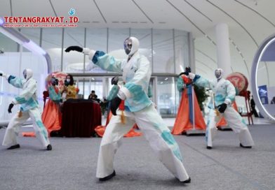 robot AI China menari di forum teknologi Beijing