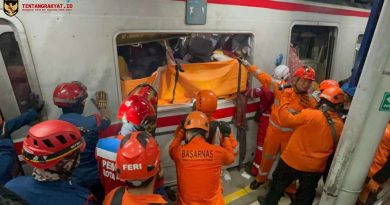 Korban kecelakaan kereta Bekasi Timur saat evakuasi penumpang KRL dan Argo Bromo