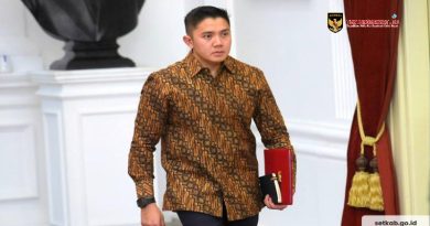 Seskab Teddy Tanggapi Ajakan Saiful Mujani Gulingkan Prabowo, Presiden Fokus Agenda Strategis
